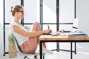 Tư thế ngồi làm việc đúng cho dân văn phòng